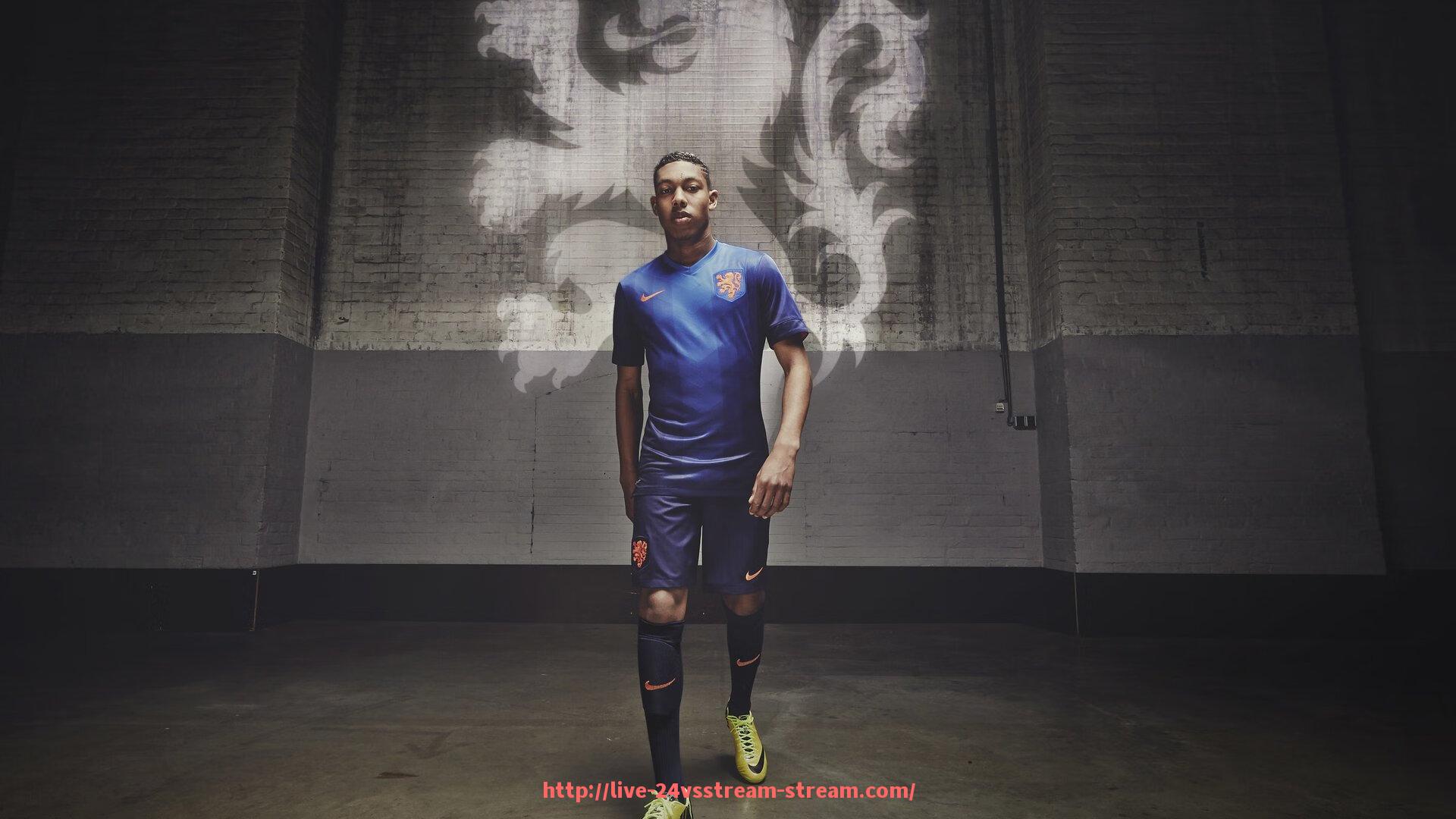 24VS体育直播-法甲外援表现评估及对球队的综合影响分析